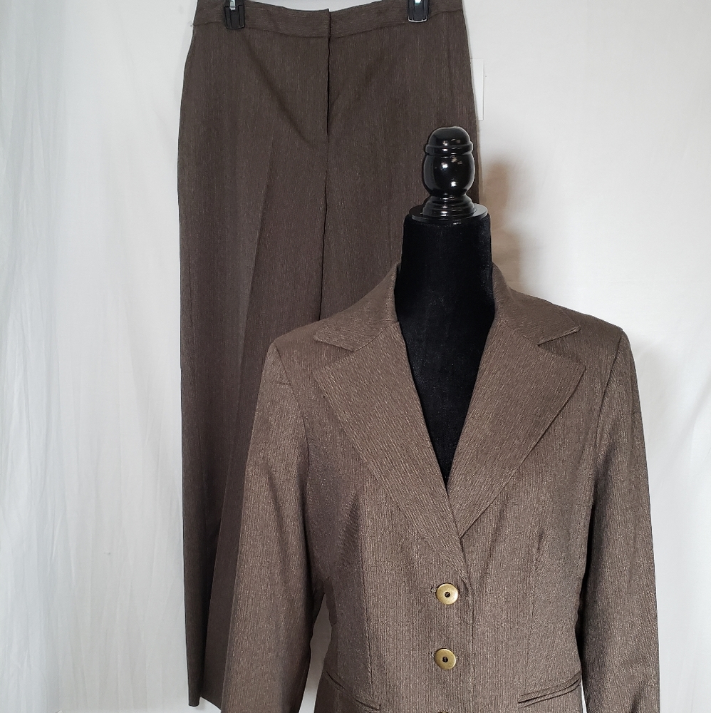 NWT Signature Brown 2pc Pants Suit by Larry Levine Sz 12